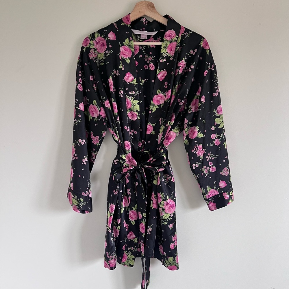 VTG Victoria’s Secret Robe Black Floral Short Wrap self tie belt One size